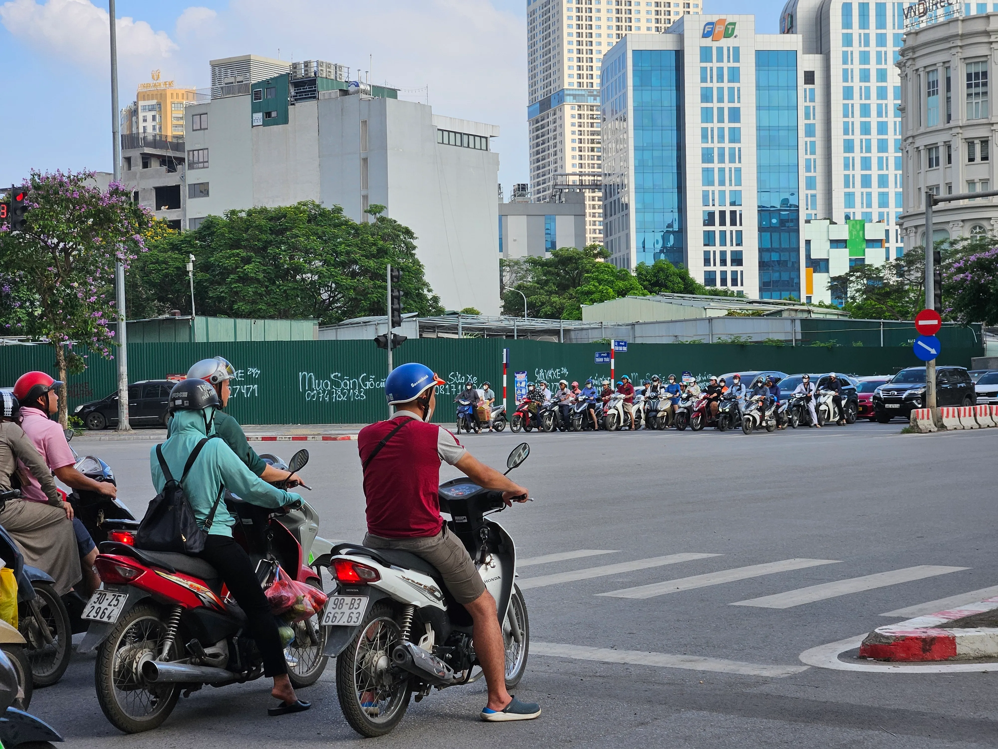 cds_manybike.jpg (3.2 MB)