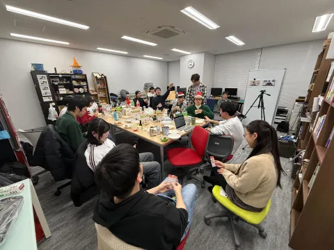 今年も研究室でクリスマス会を行いました